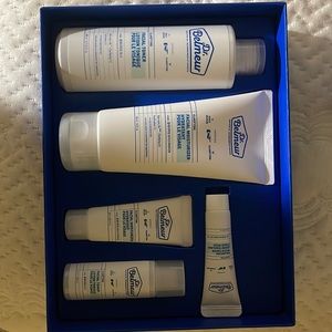 I’m selling a never been used Dr. Belmeur skincare set